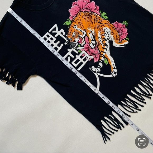 Black Graphic T-Shirt with Tiger Design and fringed edges sz large - Picture 5 of 7